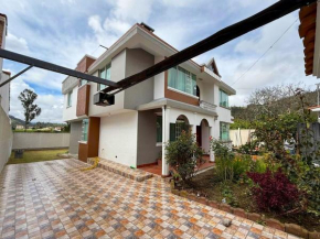Spacious House with Garage y Tcha